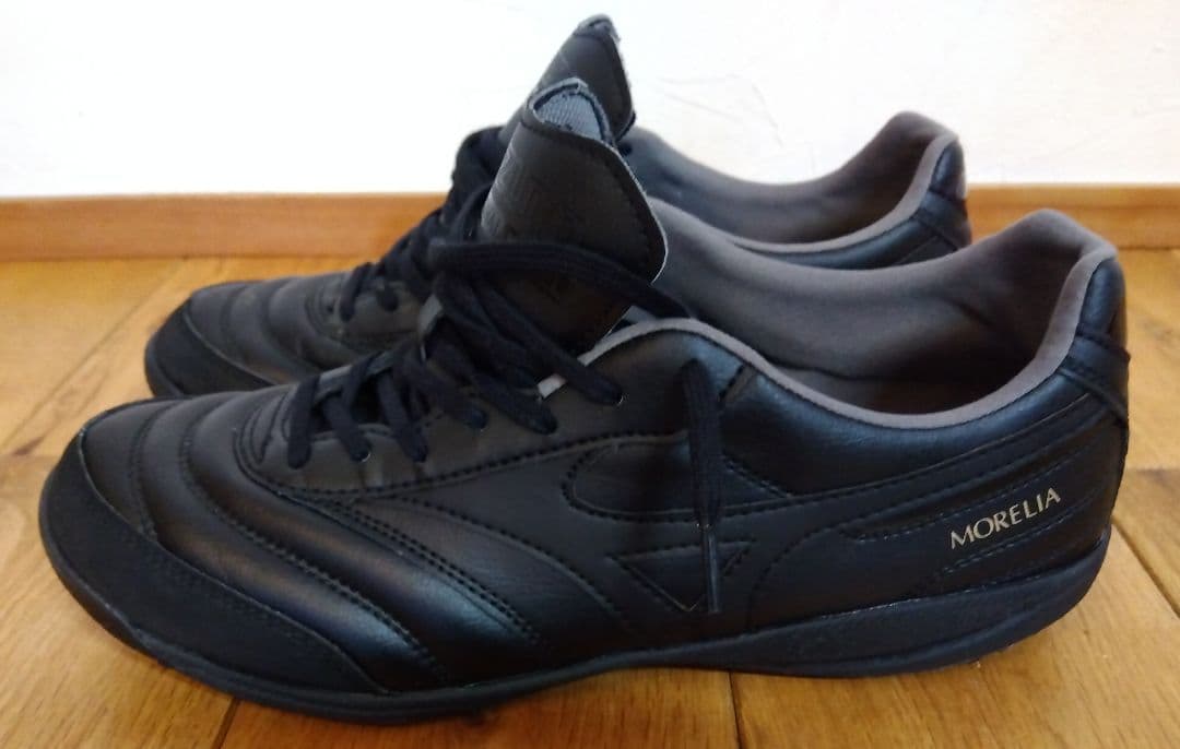 MORELIA ブラックサッカーシューズ