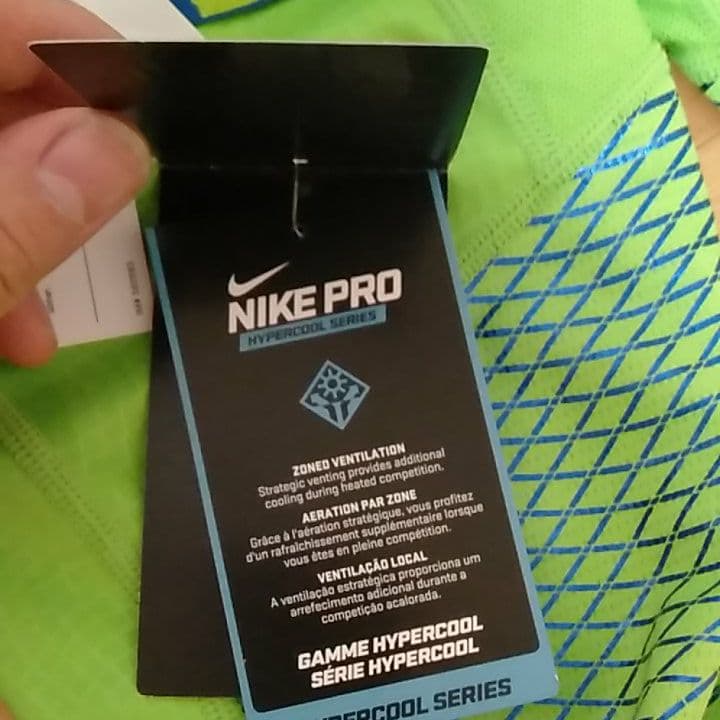 陸上部の練習着にどうぞ!!　NIKE　ハーフレギンス　日本サイズMサイズ