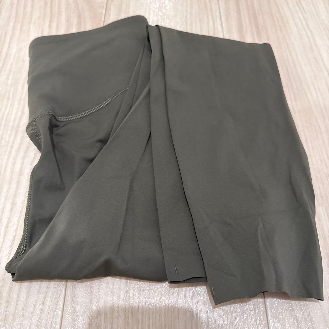 ルルレモン　Base Pace Dark Olive 4 25 オリーブ　カーキ