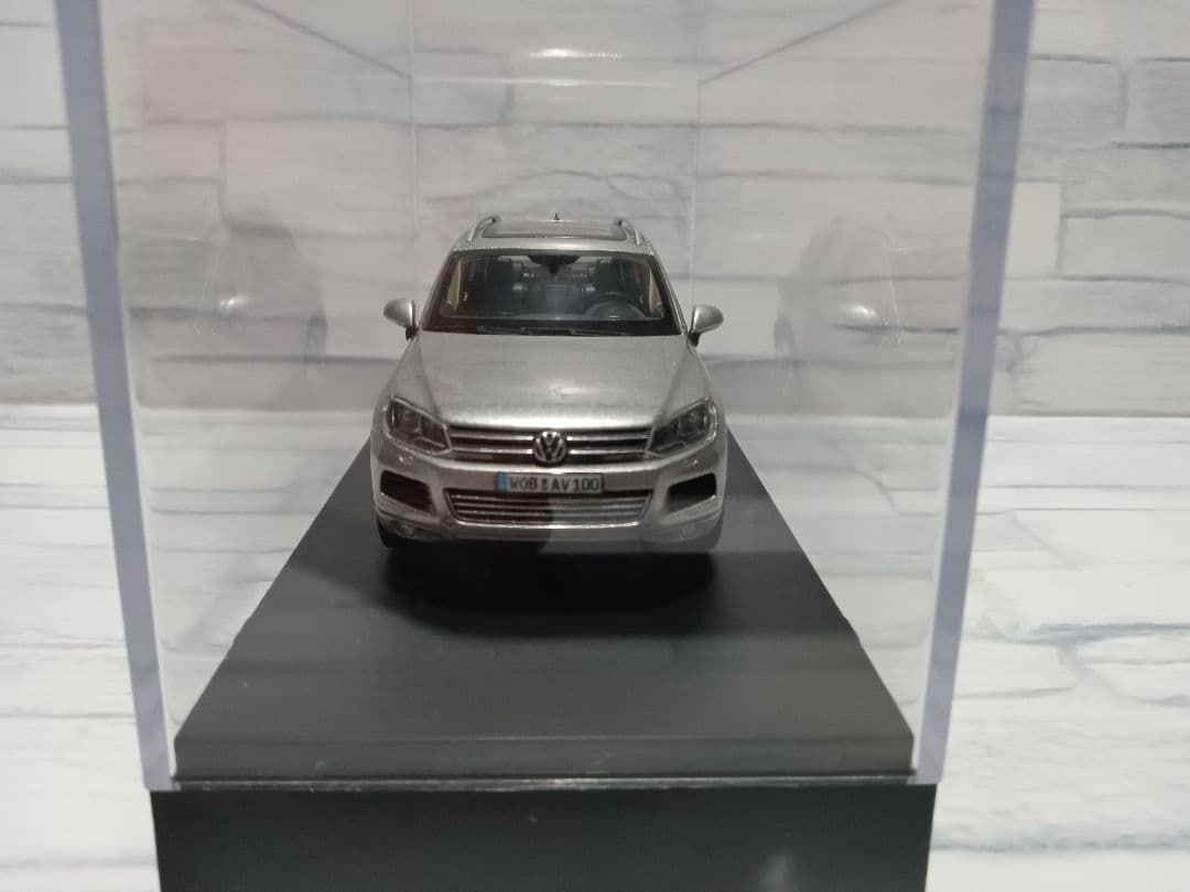 1/43 フォルクスワーゲン　VW トゥアレグ　ディーラー品　ミニカー　シルバー