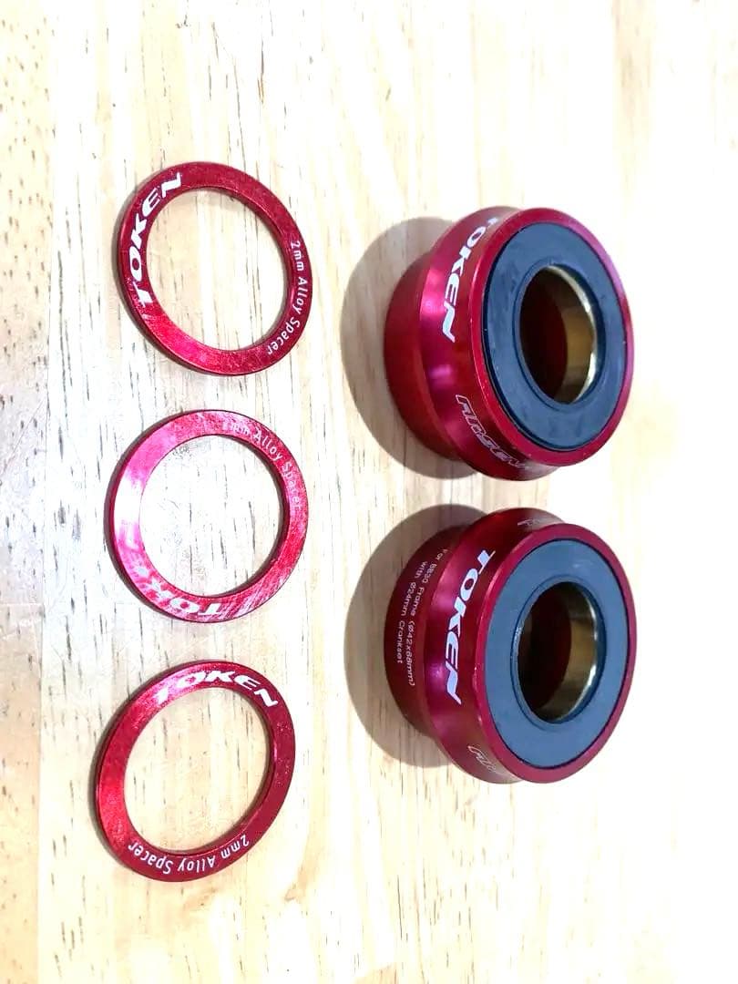TOKEN レッド BB30 新品 42 68