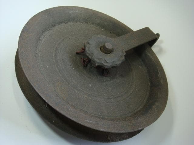 滑車●古い鉄製 井戸滑車 大型 つるべ 時代物 花柄 鉄車 釣瓶 古民具古道具■