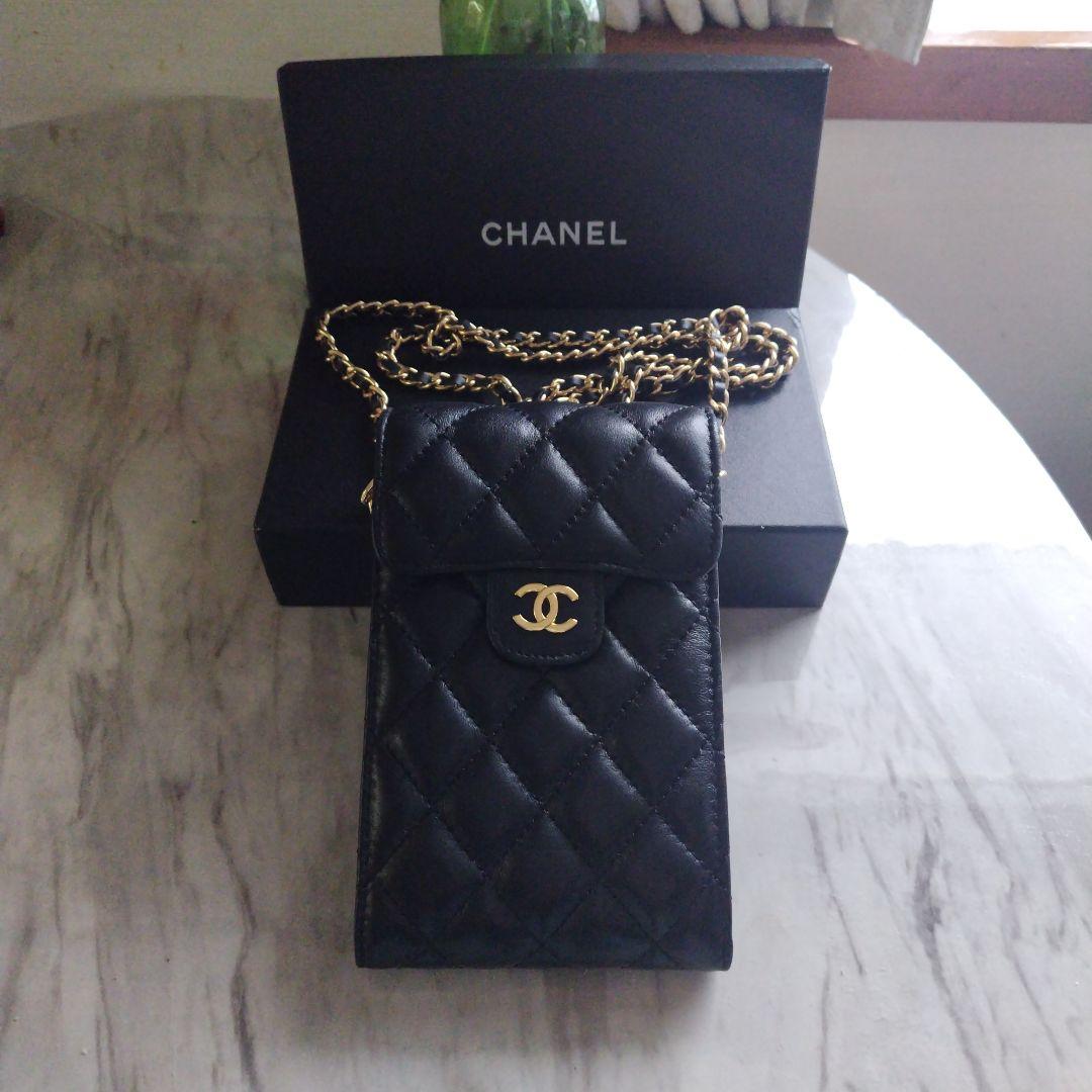 CHANEL 黒 レザー スマホショルダーバッグ☆極美品