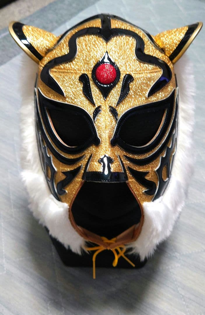 ＹＮ製 初代タイガーマスクのプロレスマスク ブルメタヤギリ 直筆サイン入 試合用