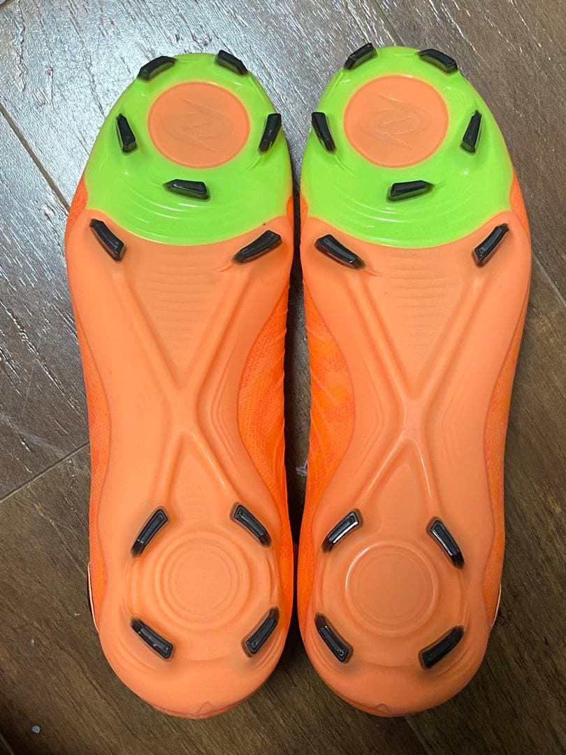 NIKEウィメンズ ファントム ルナ NU FG