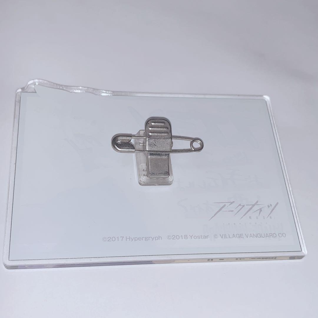 アークナイツ ヴィレッジヴァンガード アクリルバッジ スズラン (店員エプロン)
