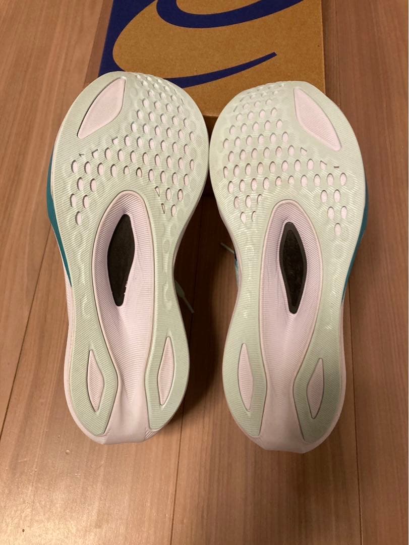 美品　ASICS MAGIC SPEED4 スージングシー/ブラック