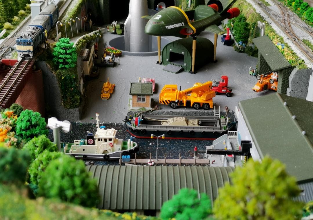 Nゲージ鉄道模型 ミニチュア風景付き ジオラマ完成品