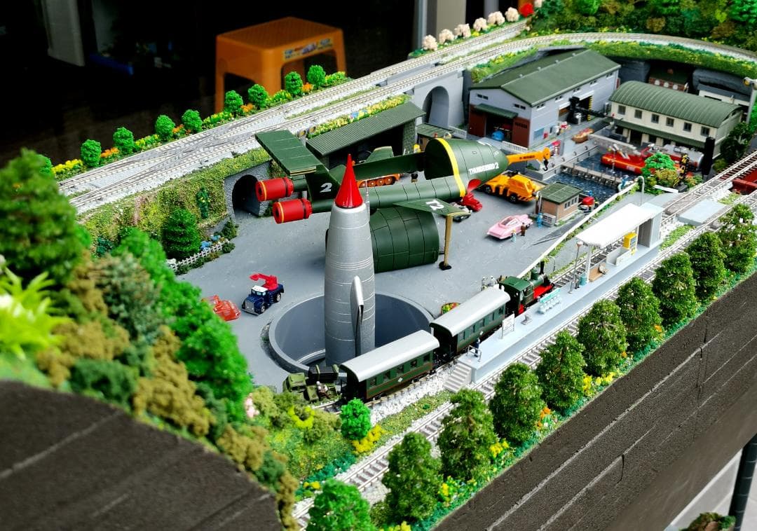 Nゲージ鉄道模型 ミニチュア風景付き ジオラマ完成品