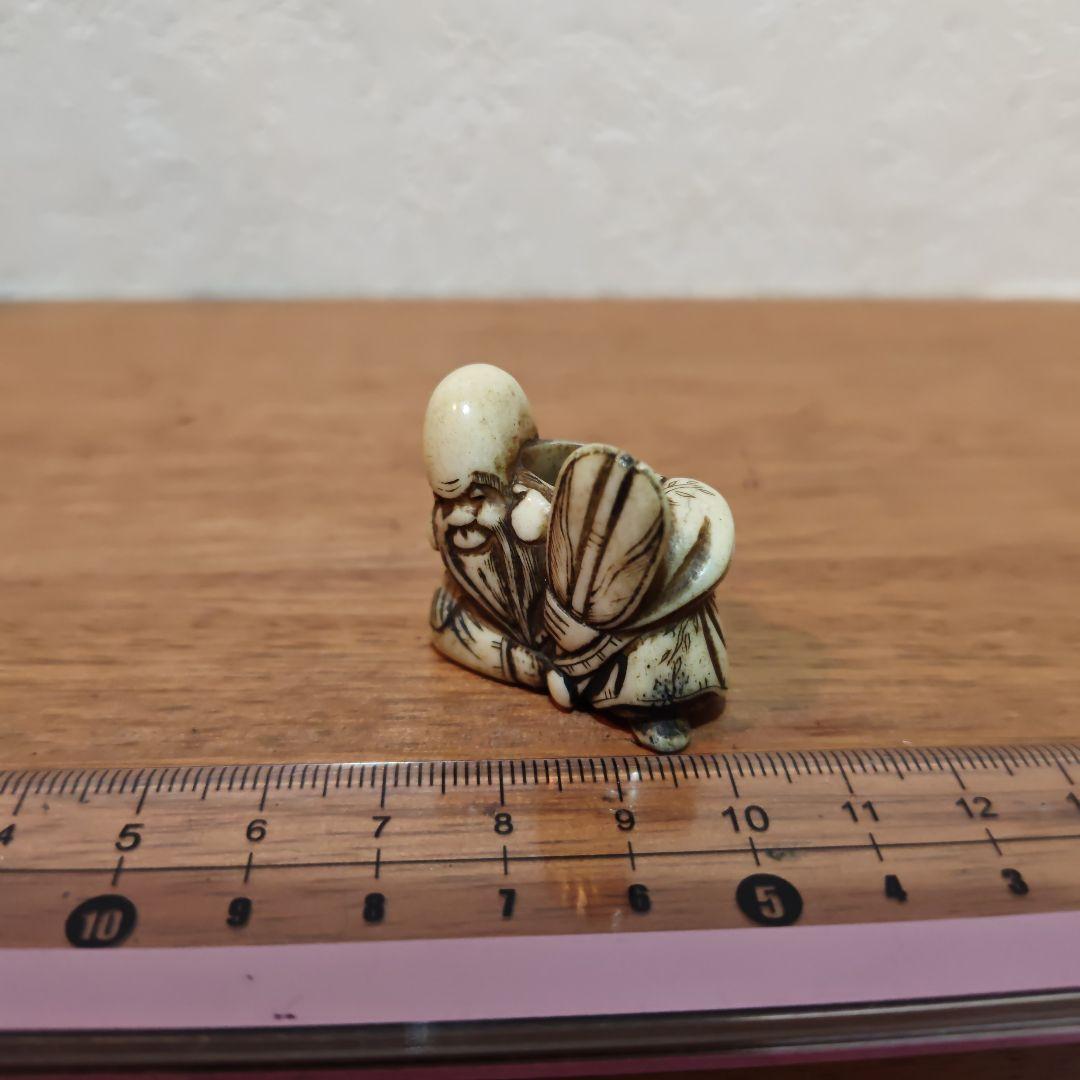 時代提物 仙人根付 天然素材【軍配仙人】高さ約2.9cm 重約18ｇ☆巧みな彫込