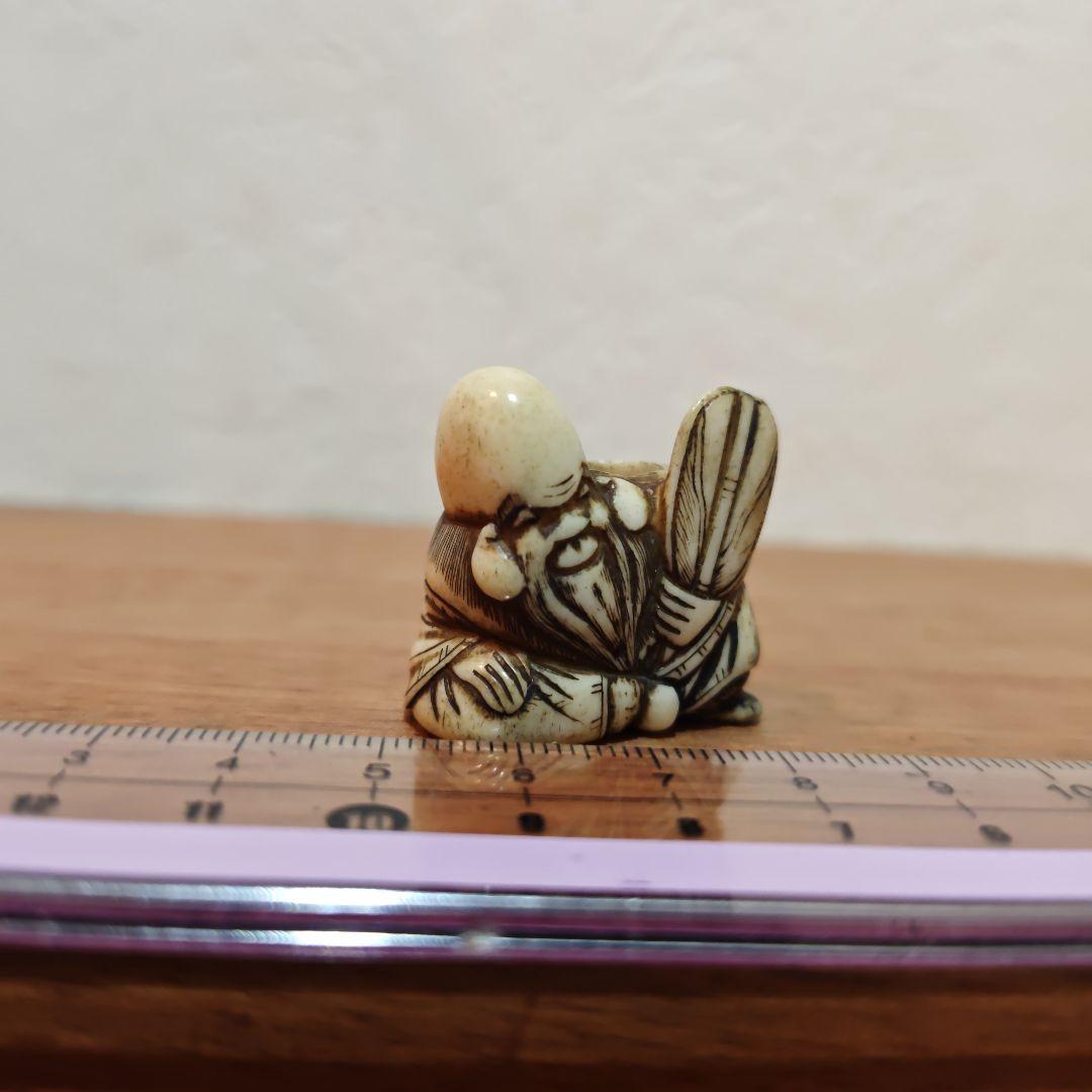 時代提物 仙人根付 天然素材【軍配仙人】高さ約2.9cm 重約18ｇ☆巧みな彫込