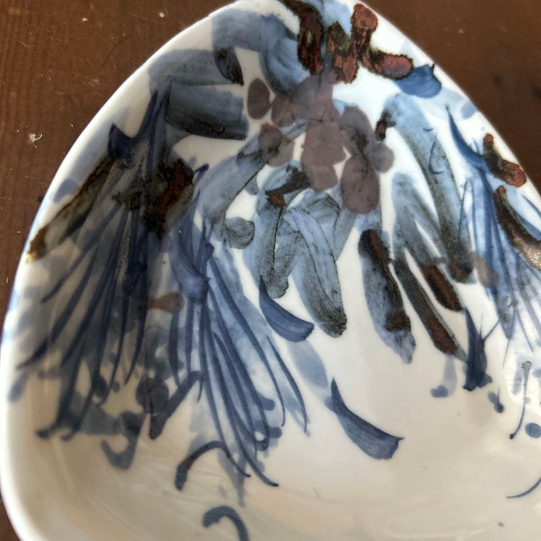 作家　陶芸作家　梅田純一　三角皿　三角鉢　松　松ぼっくり