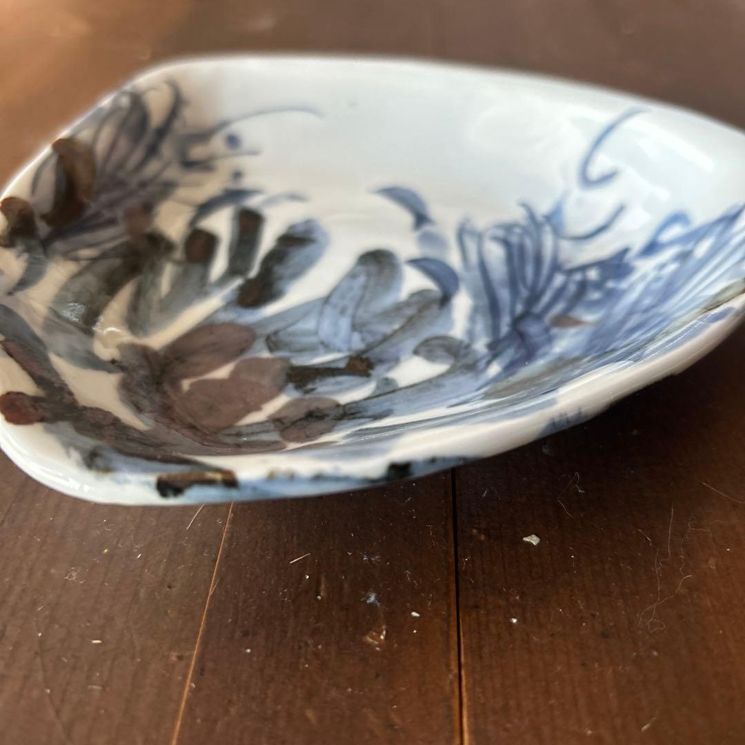 作家　陶芸作家　梅田純一　三角皿　三角鉢　松　松ぼっくり