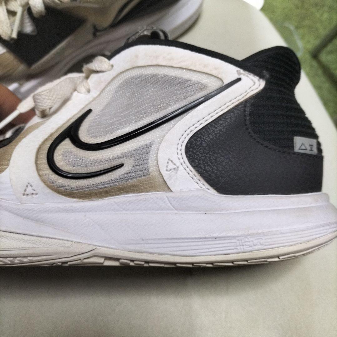 Nike Kyrie 5LOW ホワイト/ブラック