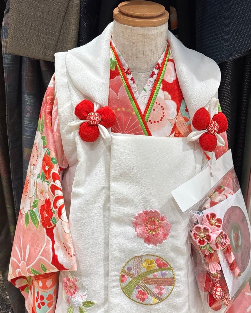七五三用 赤とピンクの花柄着物
