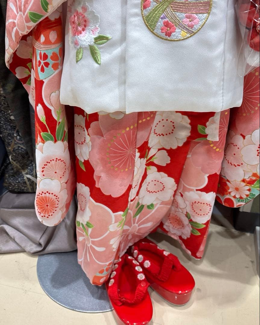 七五三用 赤とピンクの花柄着物