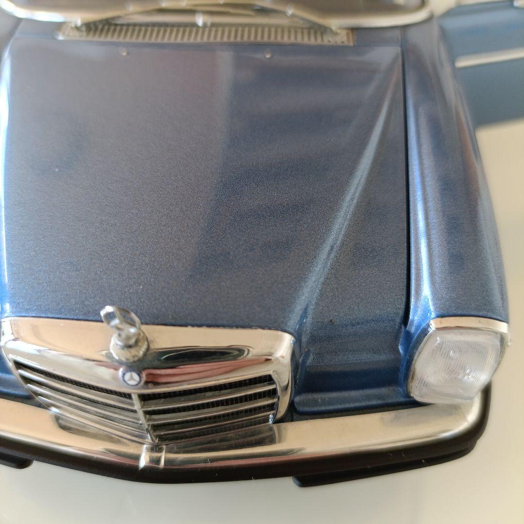 オートアート製　Mercedes-Benz /8 Coupé 1/18