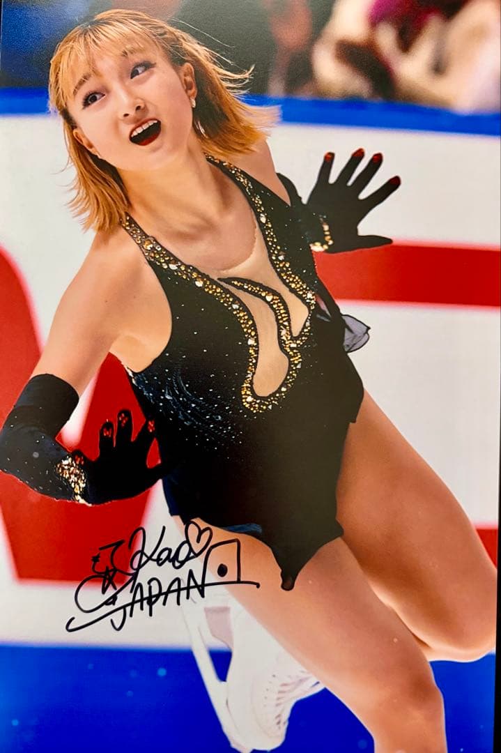 坂本花織 直筆サイン付き写真 世界女王 女子フィギュアスケート　証明書付 1枚①