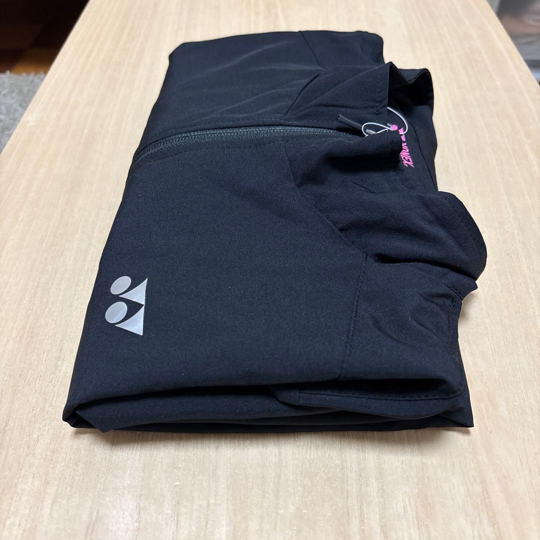 新品・未使用 YONEX ウォームアップジャケット XO ブラック 薄手 大きめ
