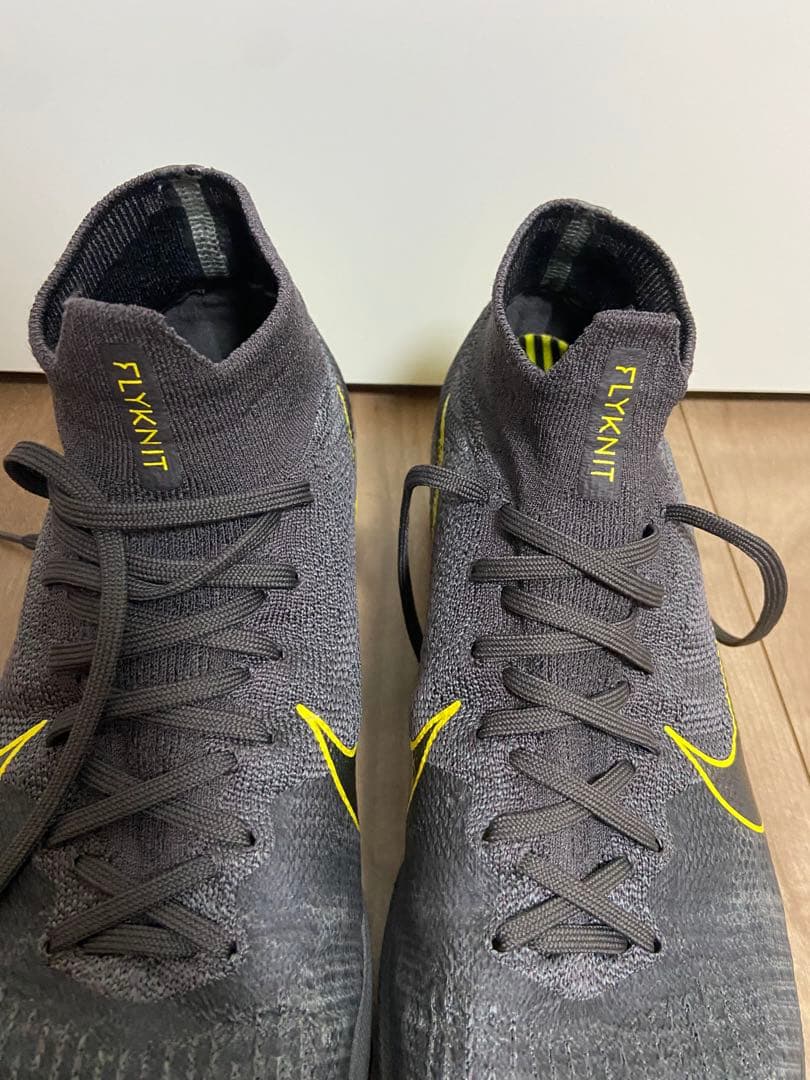 Nike FLYKNIT マーキュリアル　フットサルシューズ