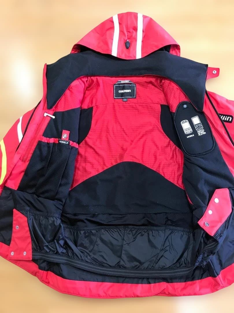 ゴールドウイン　中綿入りストレッチウエア上下セット　XS　美品