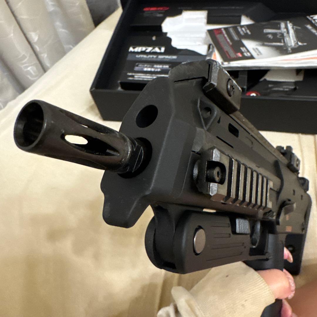 東京マルイ製 MP7A1 サブマシンガン バッテリー付き サバゲー 18禁 黒