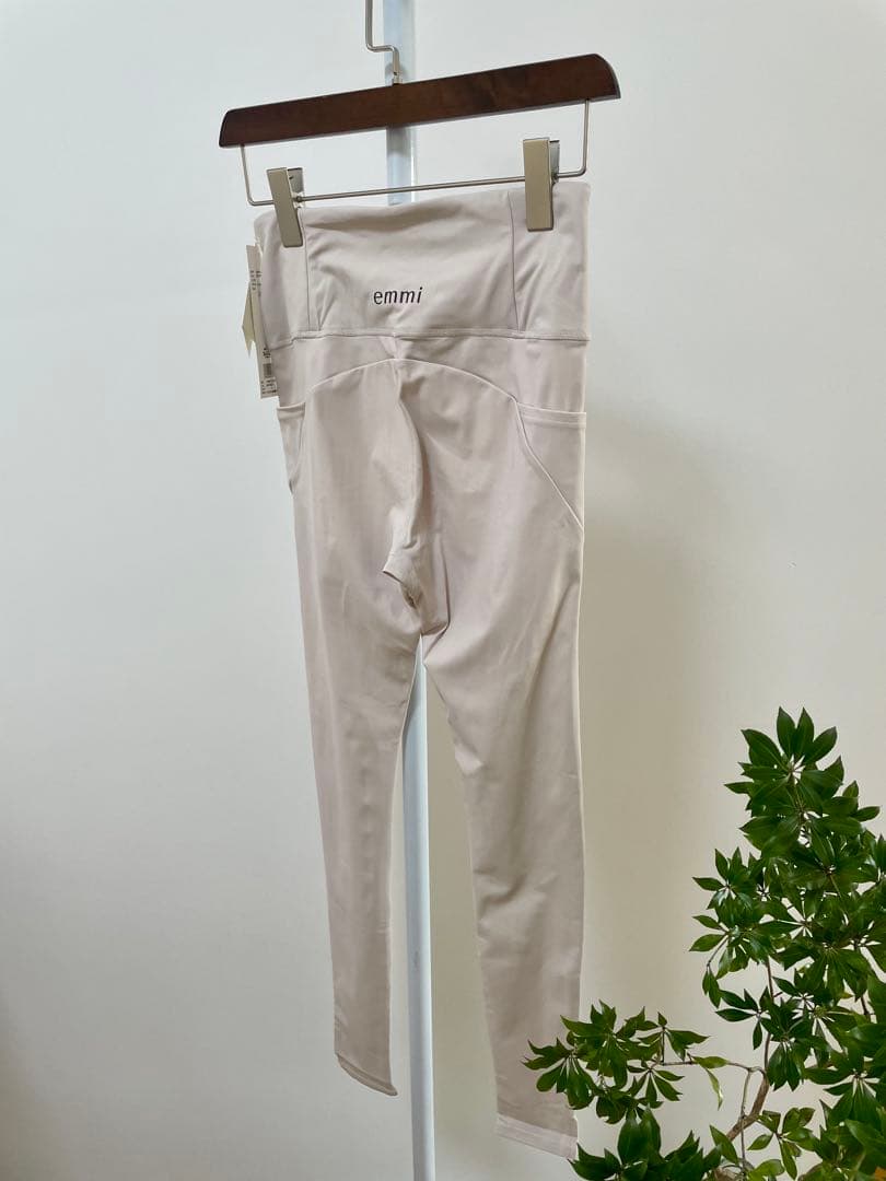 エミヨガ新品2点セット❗️サステナレッチショートブラトップ＆サステナレッチレギンス