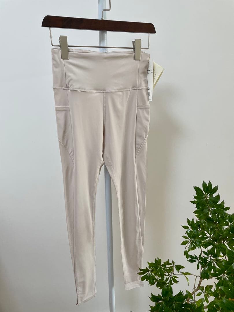 エミヨガ新品2点セット❗️サステナレッチショートブラトップ＆サステナレッチレギンス