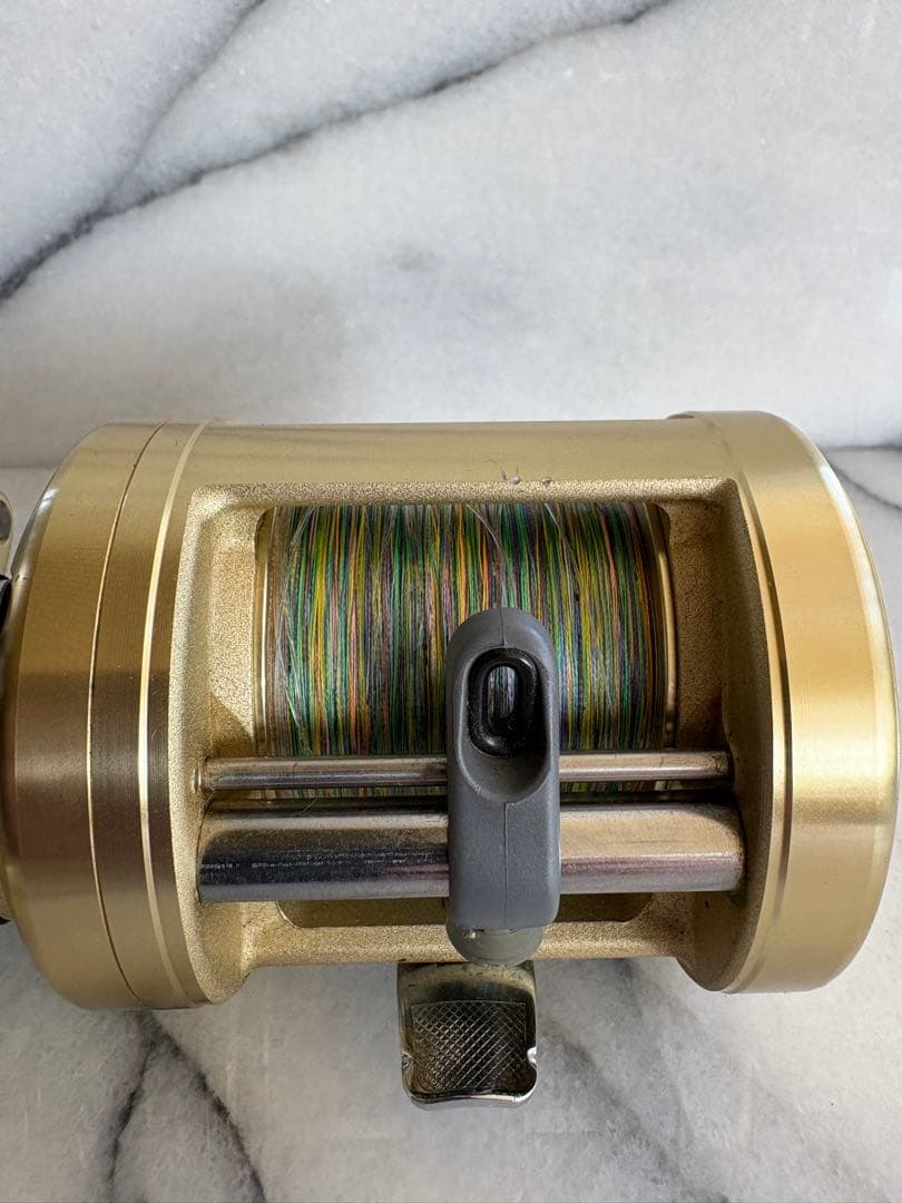 SHIMANO カルカッタ400 ベイトリール