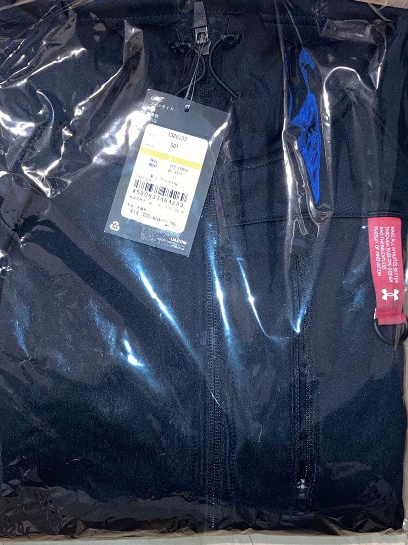 新品　UNDER ARMOUR ブラックジャージ上下セット　上S 下M