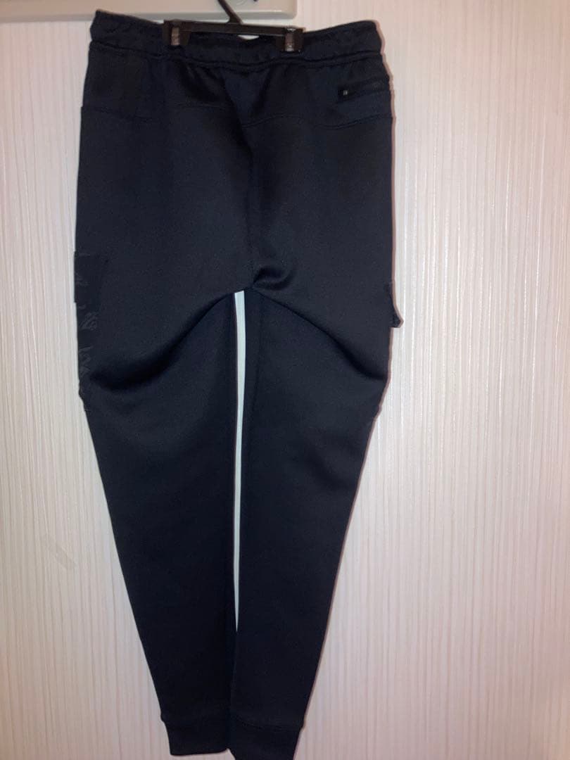 新品　UNDER ARMOUR ブラックジャージ上下セット　上S 下M