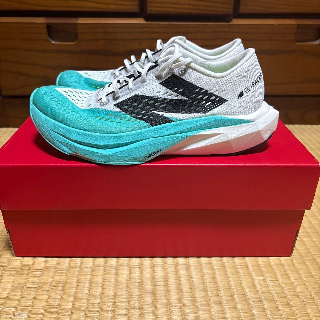 ニューバランスFuelCellSuperComp Pacerv2 （25.5)