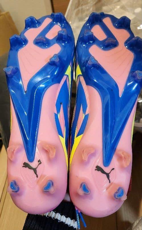PUMAプーマ ウルトラアルティメット ENERGY FG/AGスパイク26.5