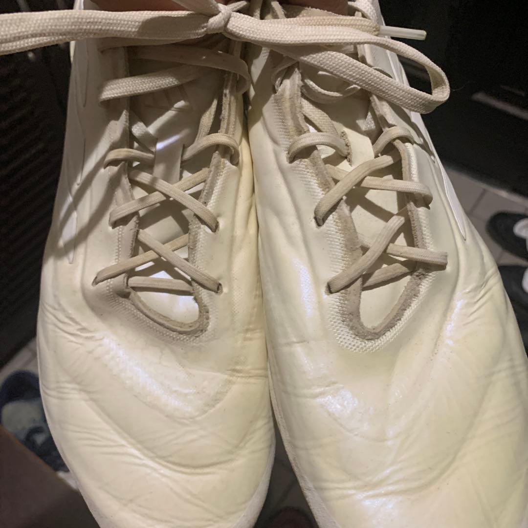 adidas ホワイト サッカーシューズ スパイク