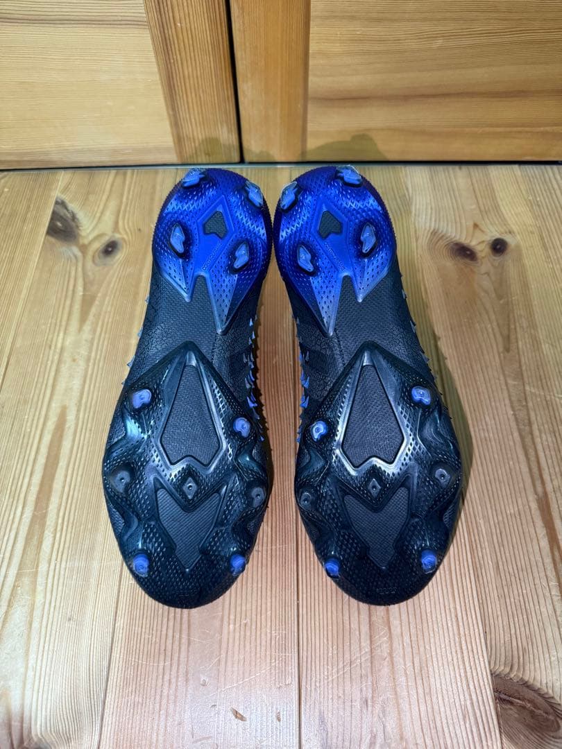 サッカースパイク　アディダス　FGソール　プレデター26cm