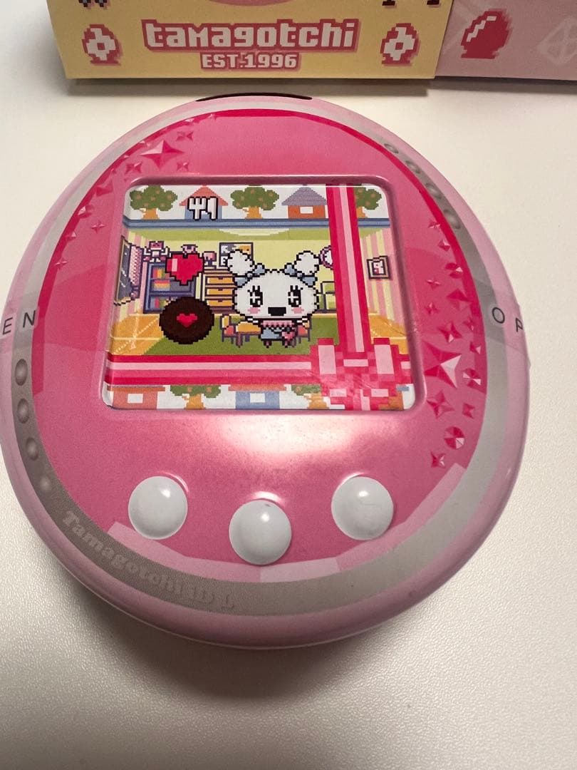 新品 たまごっち UTコラボ Tamagotchi 本体チョコ缶　チョコボックス