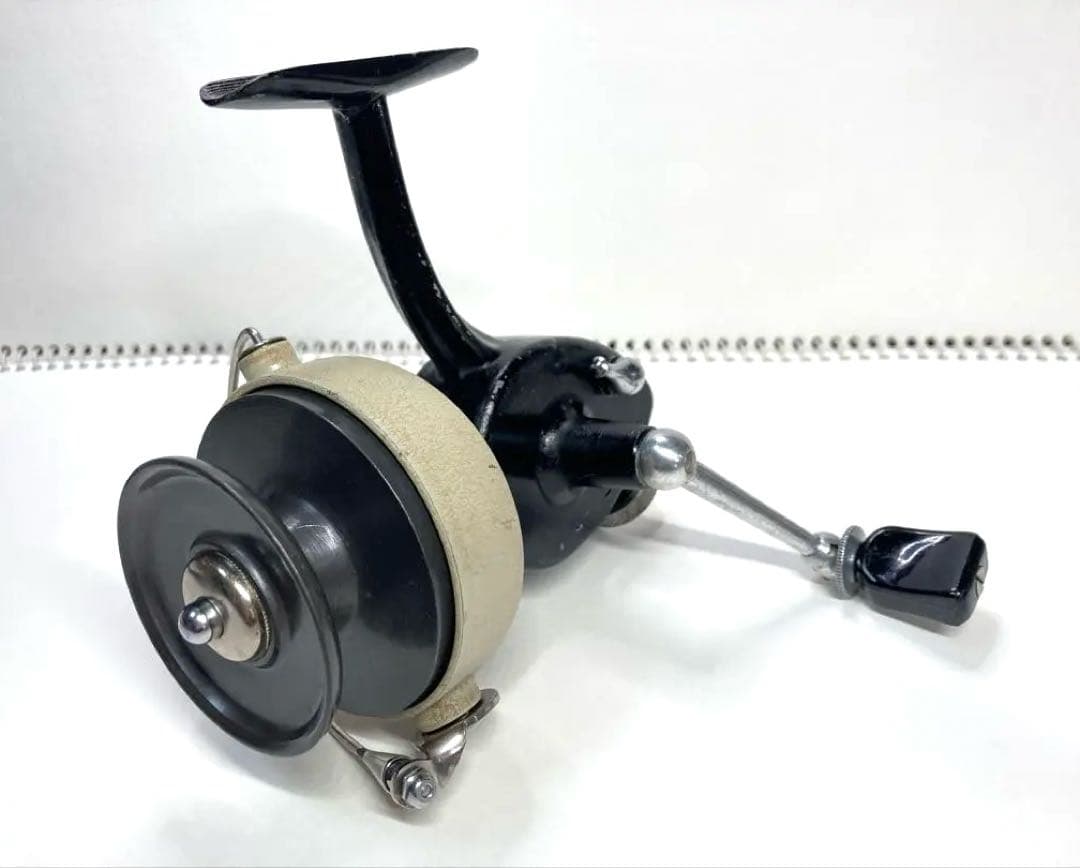 ABU444【RECORD魚ロゴ刻印】スピニングリール　ビンテージ