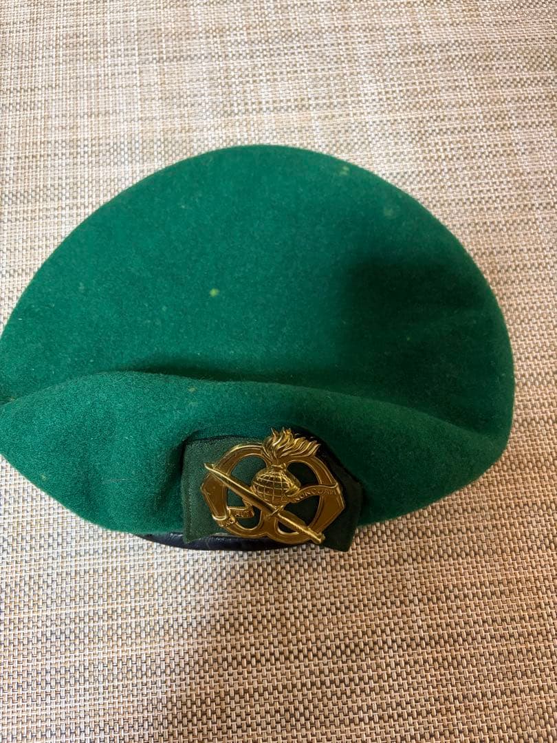フランス軍 空挺部隊 ベレー帽 グリーン 1978年製 バッジ付きヴィンテージ