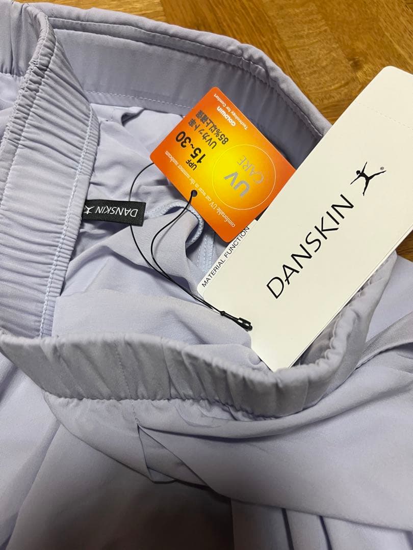 ダンスキン新品DANSKINスカート風パンツヨガランニングノースフェイス