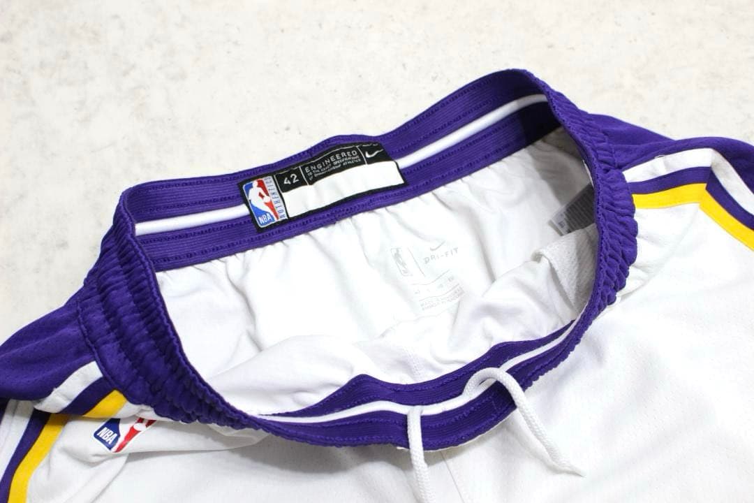 【極美品】XL ナイキ　オーセンティック　レイカーズ　ショートパンツ　バスパン