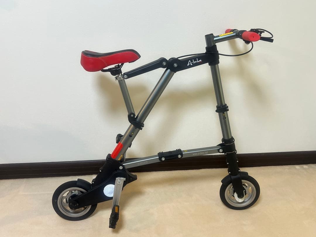 A-bike Cityノーパンクタイヤ・折りたたみ自転車 シルバー/レッド