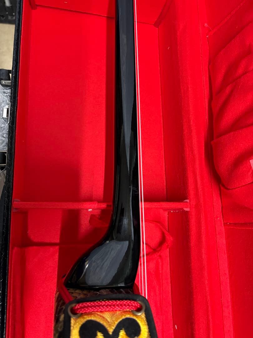 【中古】沖縄三線　本皮一枚張り　真壁型三線　ハードケース付き
