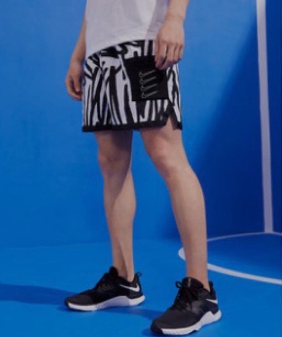 【完売品・新品】　NIKE ウェアセット　XL フーディ半袖　ハーフパンツ