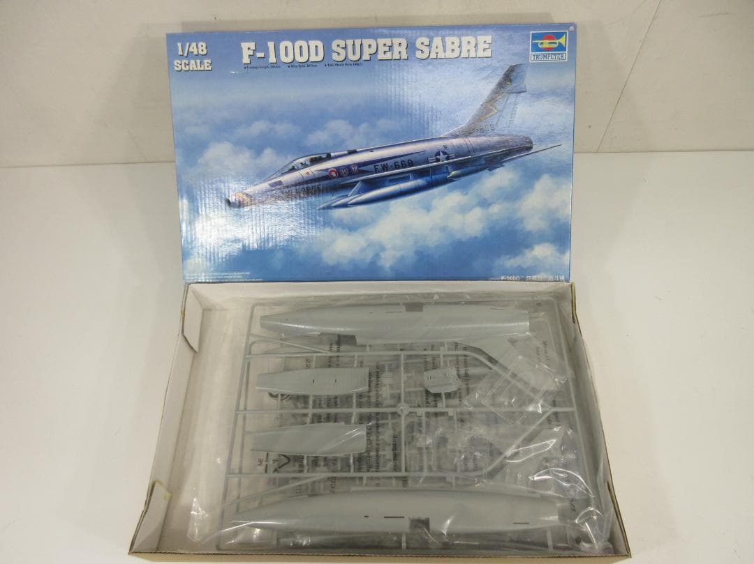 1130Z【未組保管品】トランペッター 1/48 F-100Dスーパーセイバー