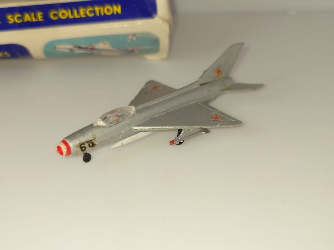 当時物 バックマン トミー ミニプレーン 航空機模型 MIG-21C 戦闘機