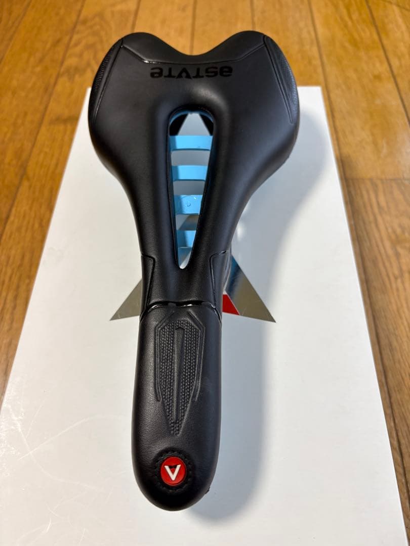 ASTVTE アスチュート　サドル　SKYLITE VTサドル カーボンレール