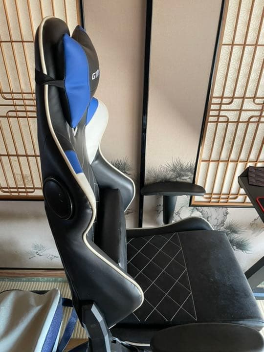 ゲーミングチェア　ゲーミングデスク