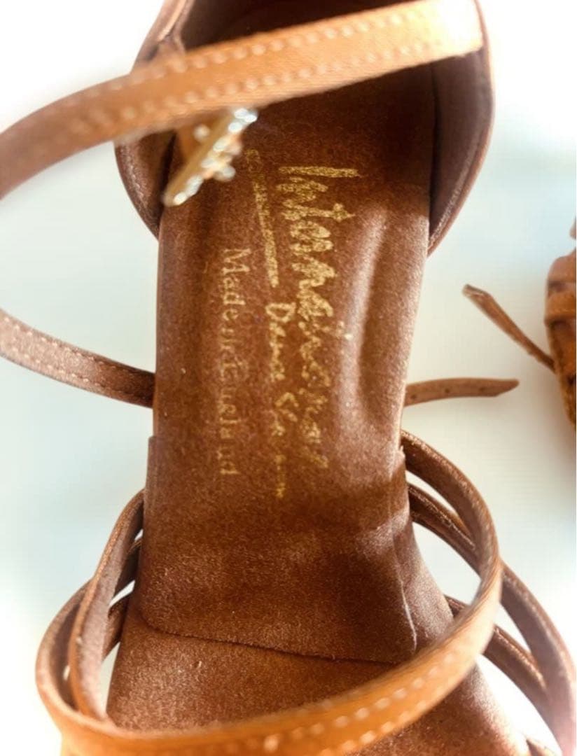 コメントで値下げ!internationalラテンシューズ22.5㎝R幅H7cm