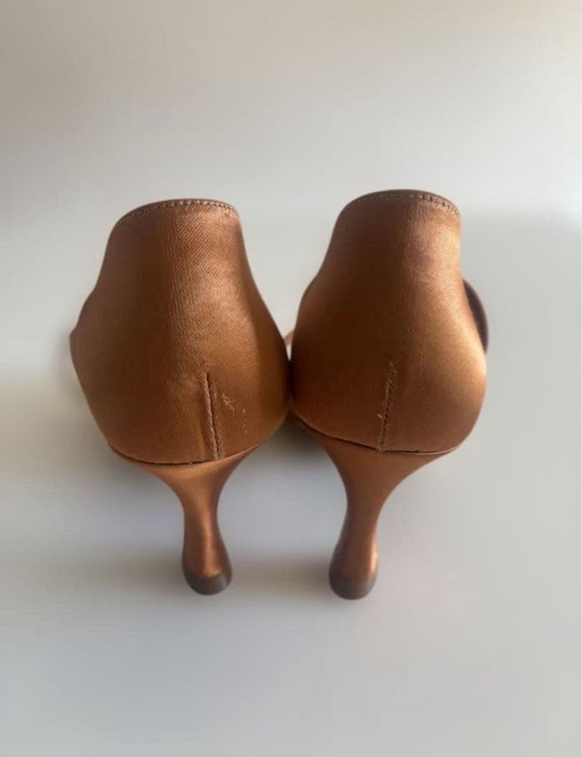 コメントで値下げ!internationalラテンシューズ22.5㎝R幅H7cm