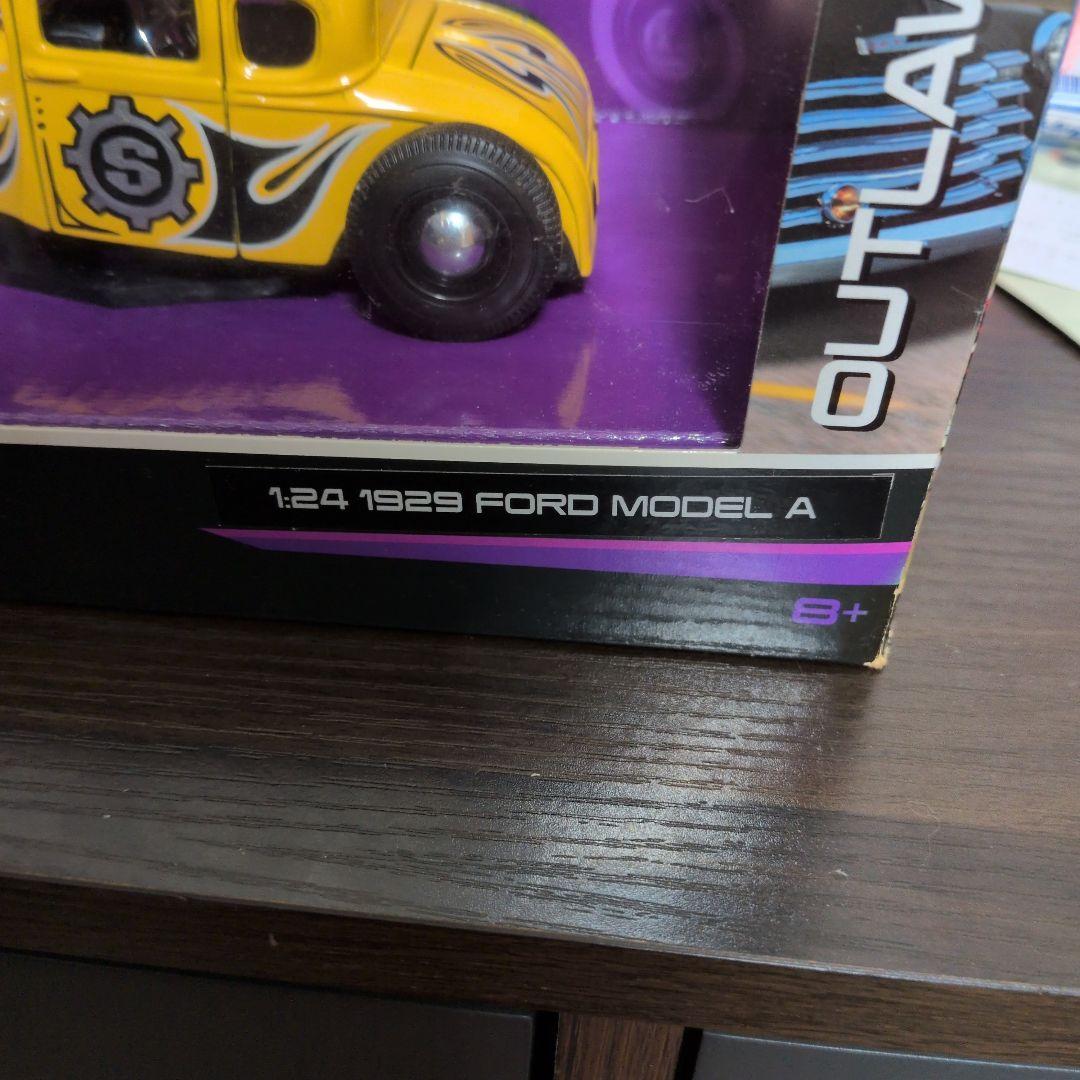 1929 Ford Model A 1:24 ミニカー アウトロー